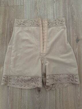 Shapellx AirSlim® Tummy Compression Butt-Lifting Short